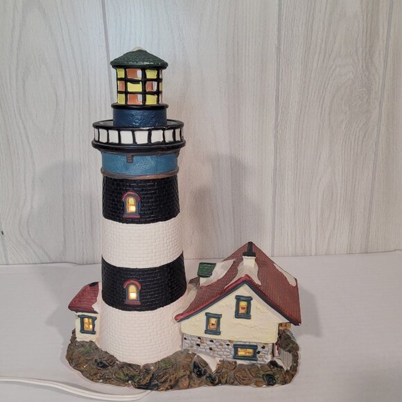 VINTAGE CHRISTMAS STREETS 12" LIGHTHOUSE DUAL LIGHT DISPLAY TESTEDHoliday Beach - Picture 3 of 7